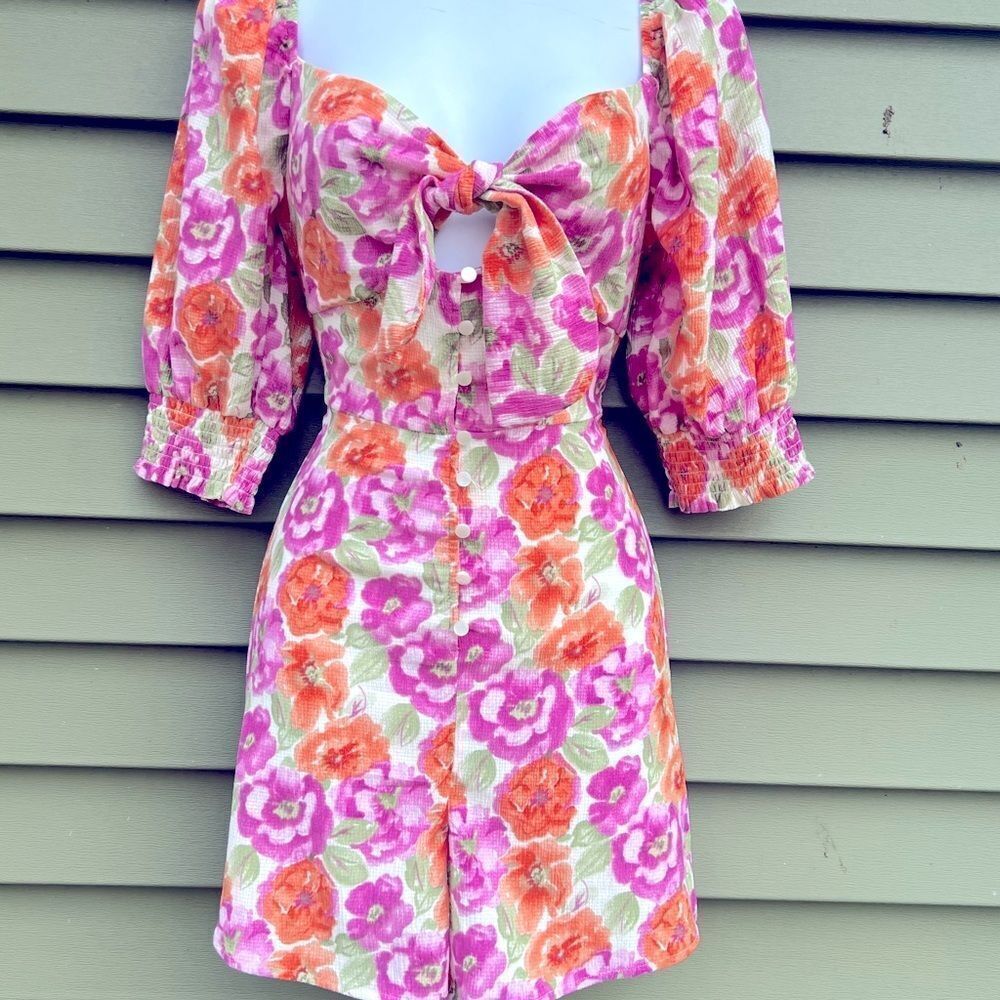 🍎Lush Flower Forever Short Sleeve Tie-Front Romper Size S (AA3)